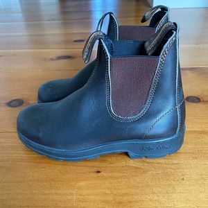 Original Australian Bludstone boots in stout color (#500 style). Size US 7